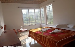 DELUXE AC ROOM