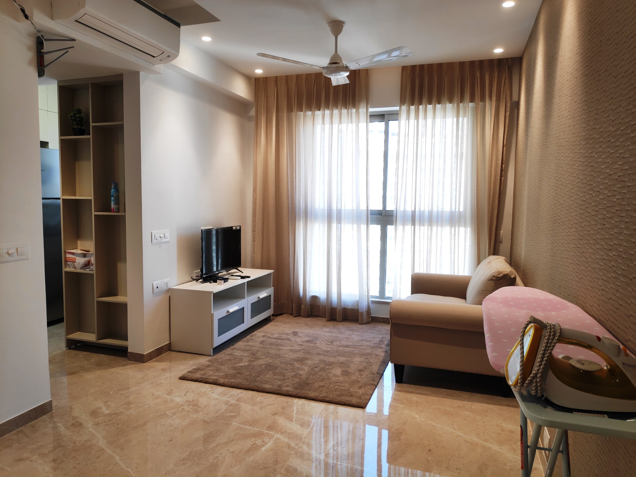 Maxxvalue Apartment Hiranandani Powai B - Tap to explore photos