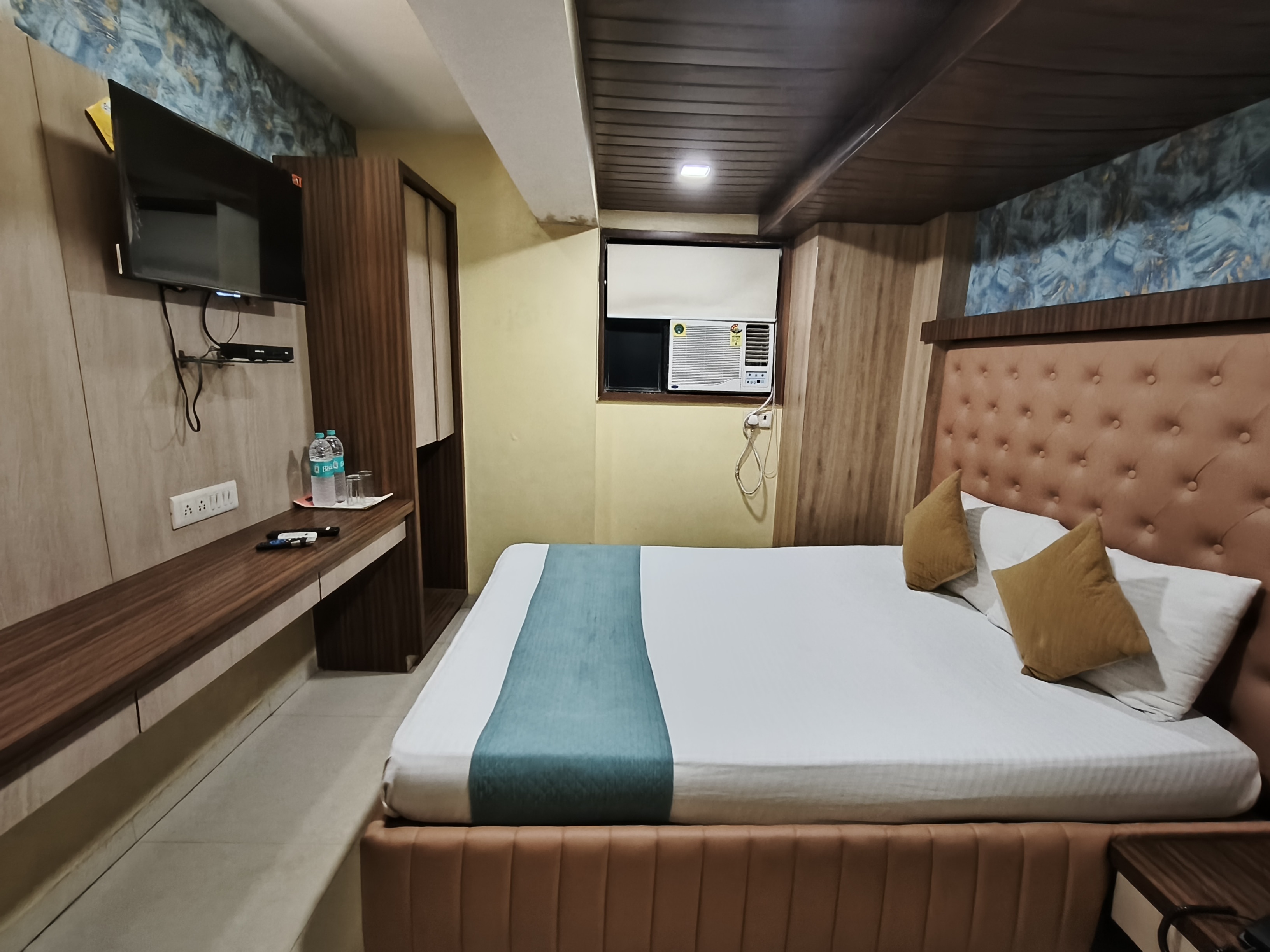Hotel Ratna Palace Residency - Tap to explore photos