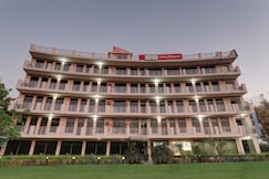 Super Townhouse Jalsa Resort, Mohanlalganj