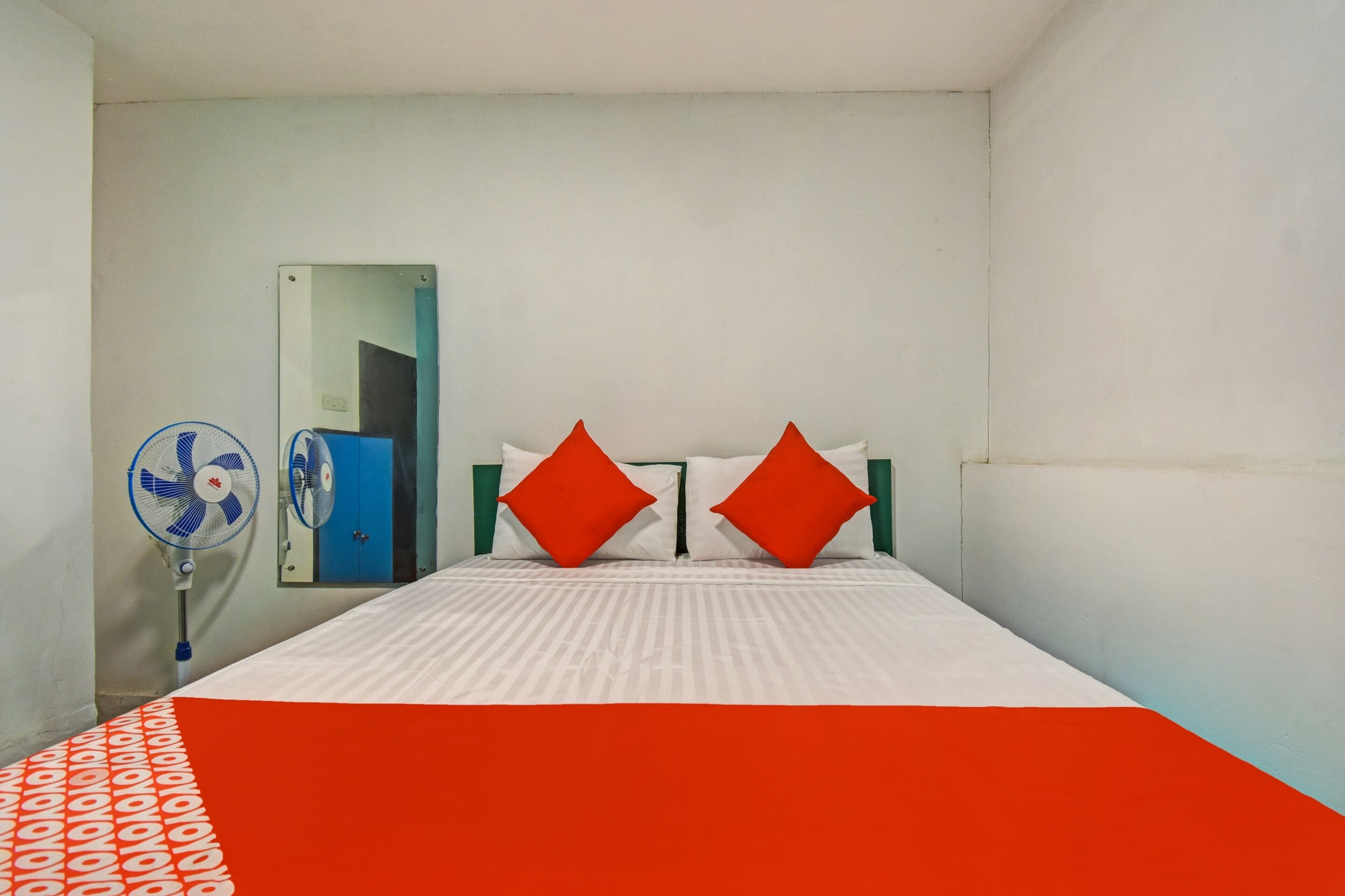 Hotel O Luxor Home Stays - Tap to explore photos