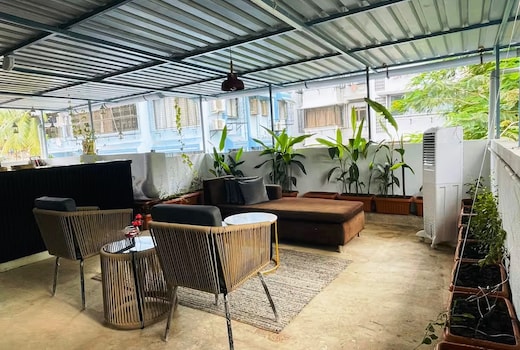 StayLuxe-Chic AirBnB near Mumbai Airport