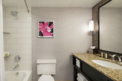 DoubleTree by Hilton Fairfield Hotel & Suites, Passaic