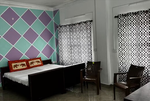 Apoorva Guest House