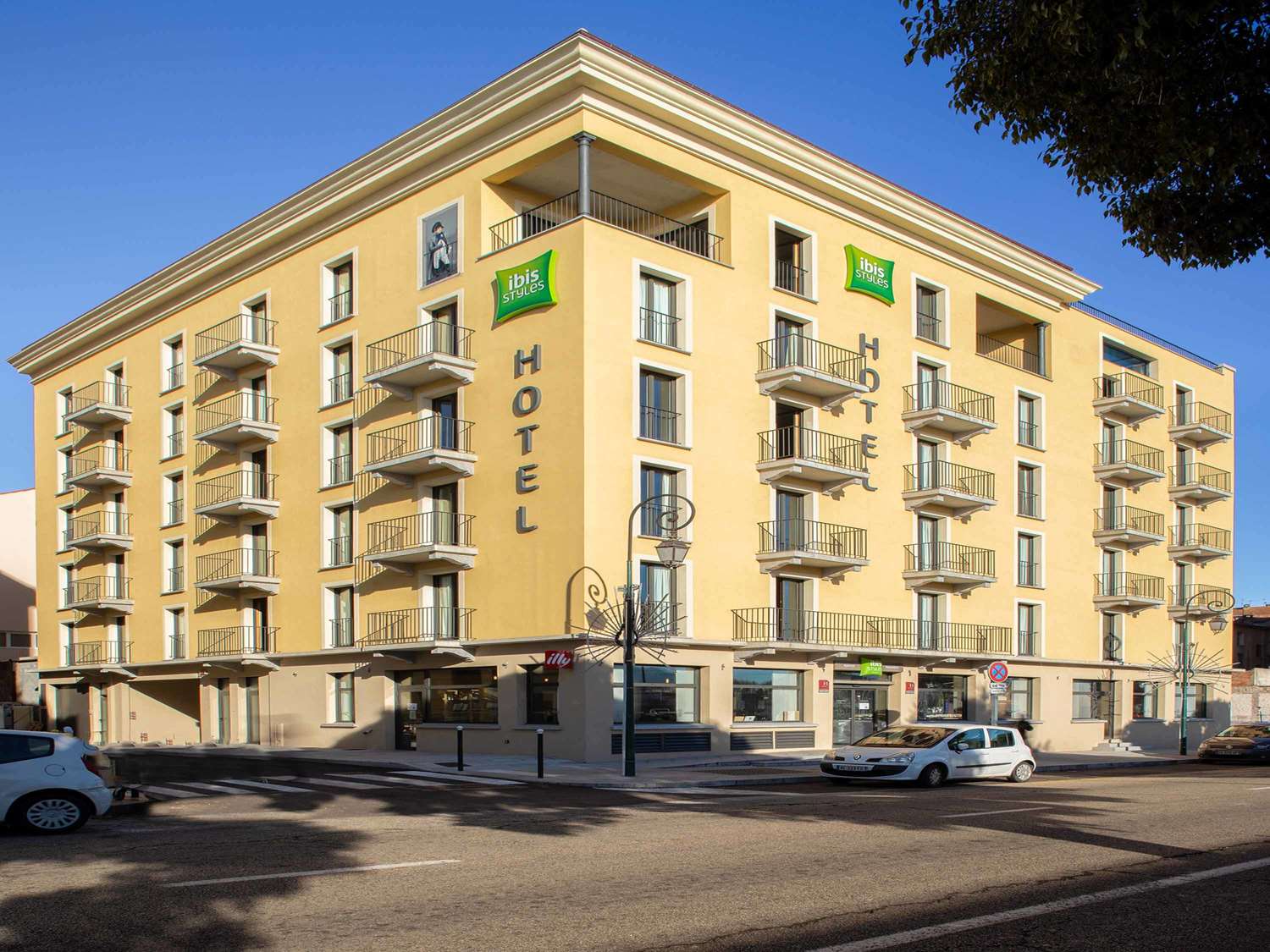 IBIS STYLES AJACCIO NAPOLEON - Tap to explore photos