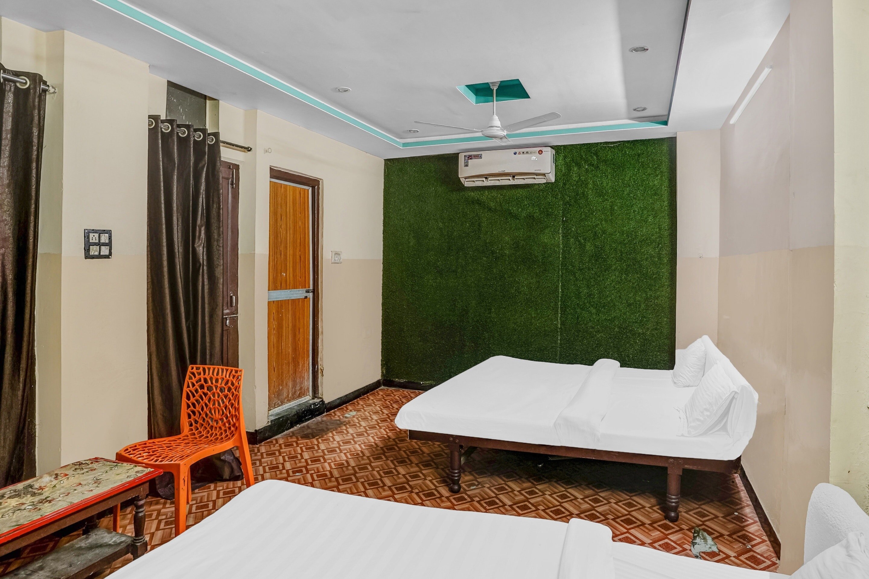 Hotel O Shree Nath Kathiyawadi Restaurant - Tap to explore photos