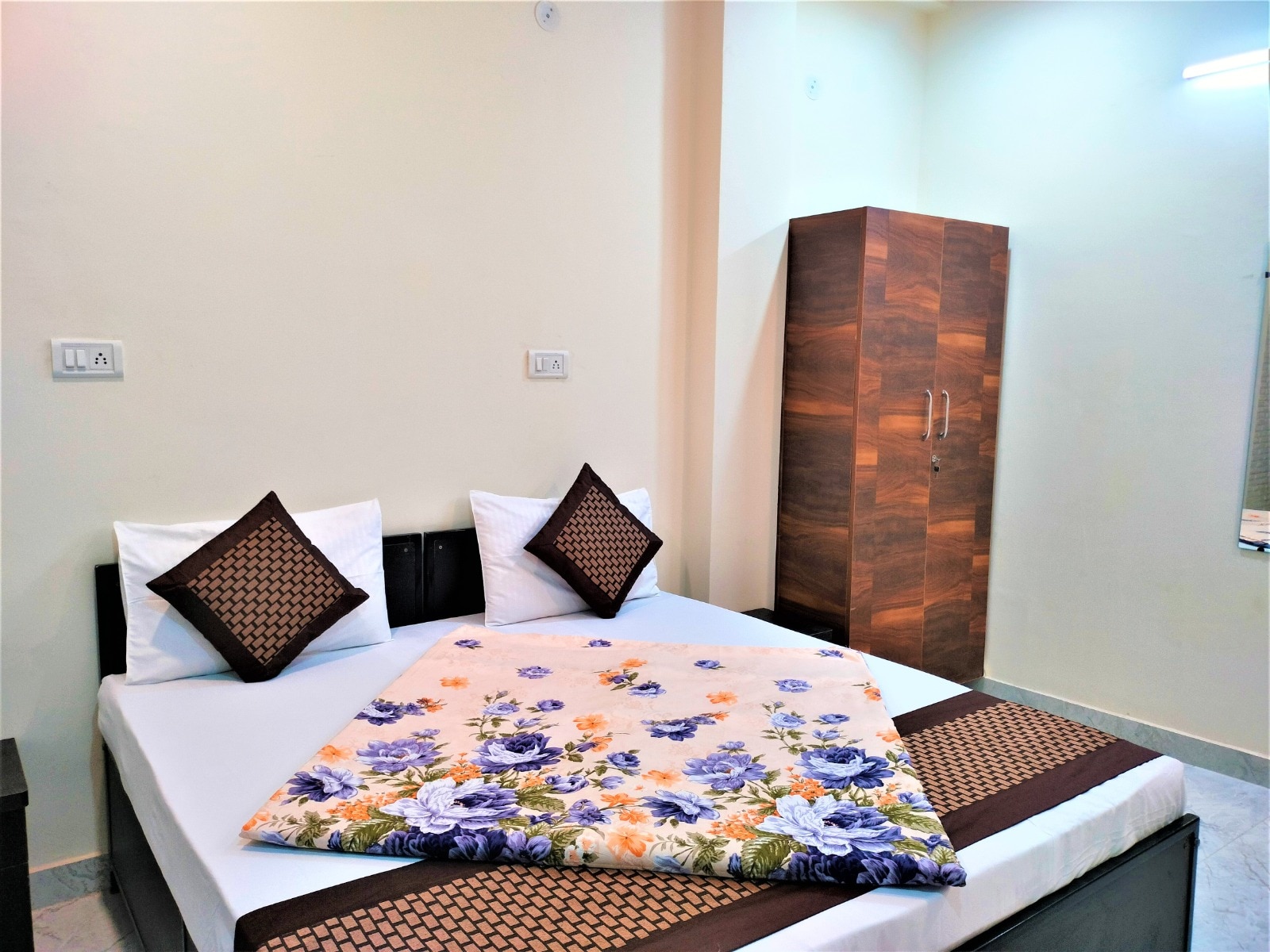 Comfort Inn Mayur Vihar - Tap to explore photos