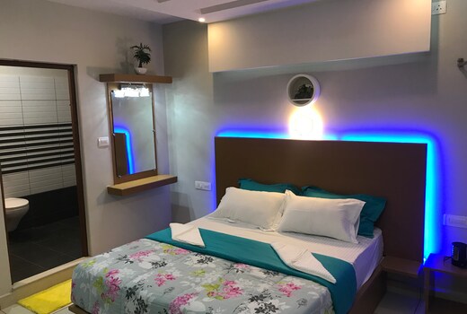 MehaKira Holiday Inn | Room & Caretaker