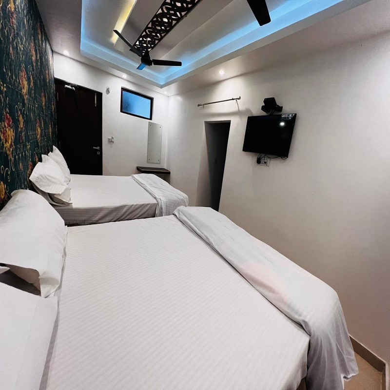 Hotel Rudra Guest Inn - Tap to explore photos