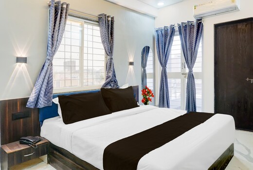 Super Townhouse Oak Hinjewadi Corporate Stays