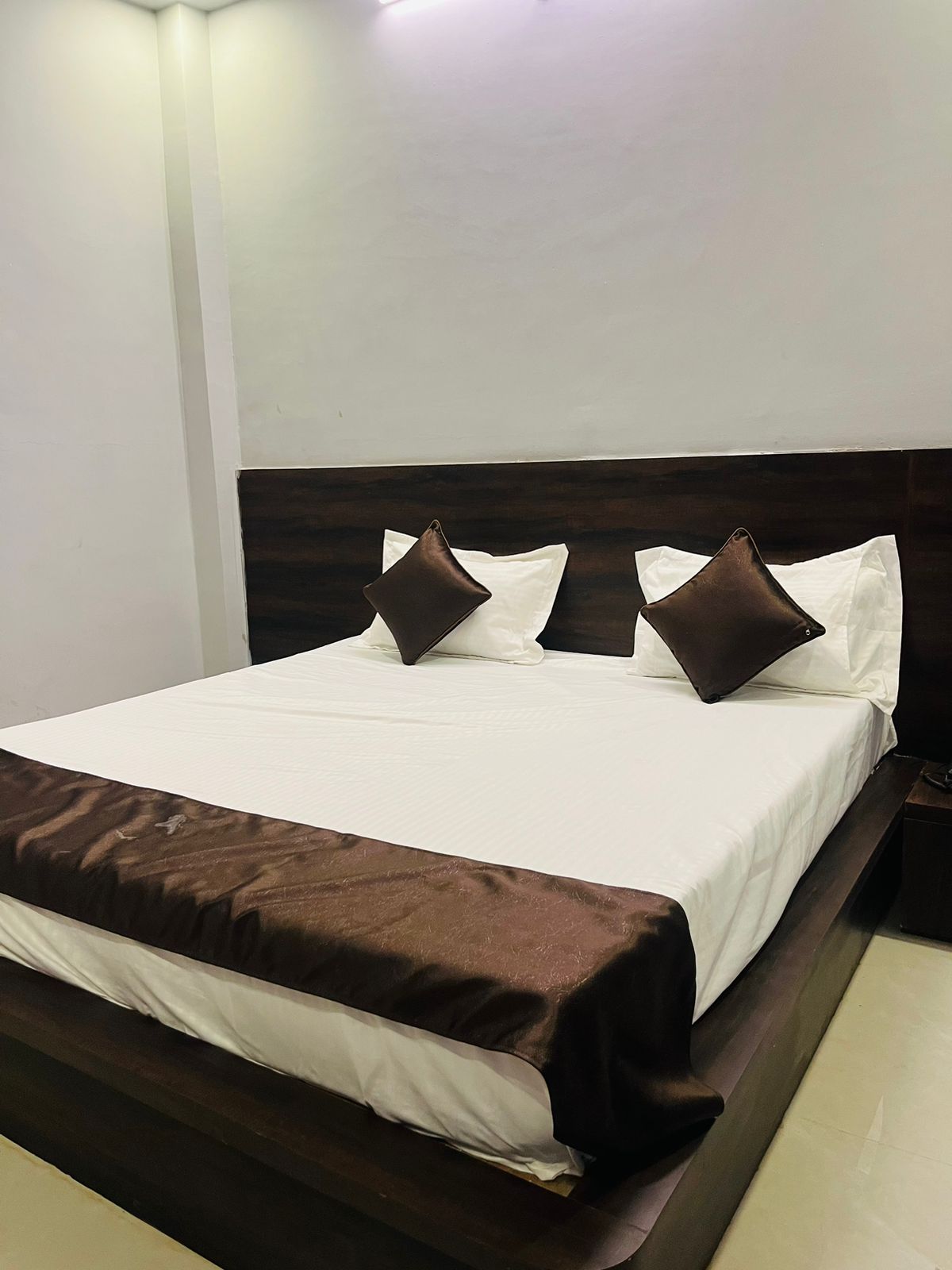 Hotel Manak Inn - Tap to explore photos