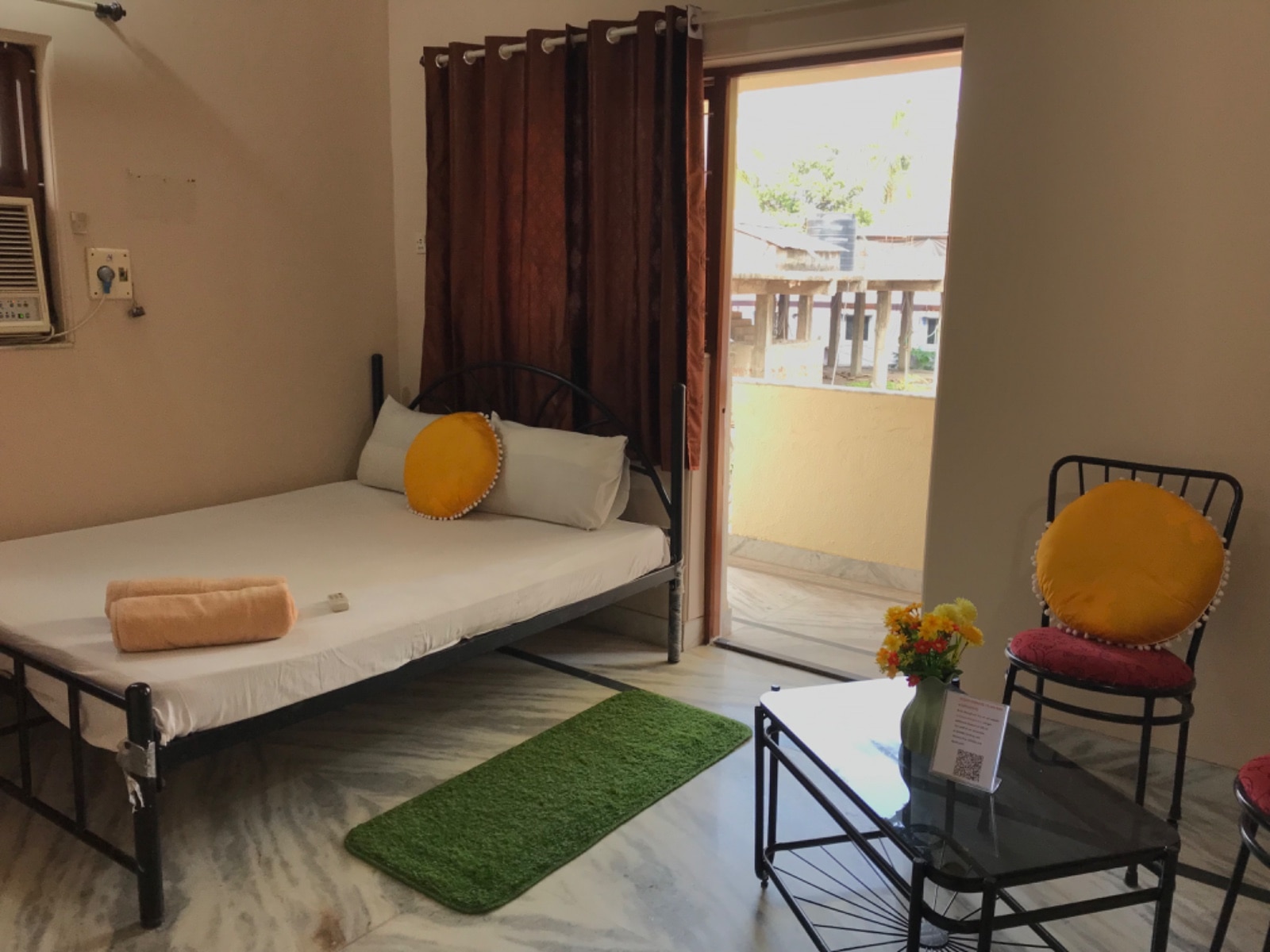 2BHK APARTMENT IN PARTY HUB CANDOLIM - Tap to explore photos
