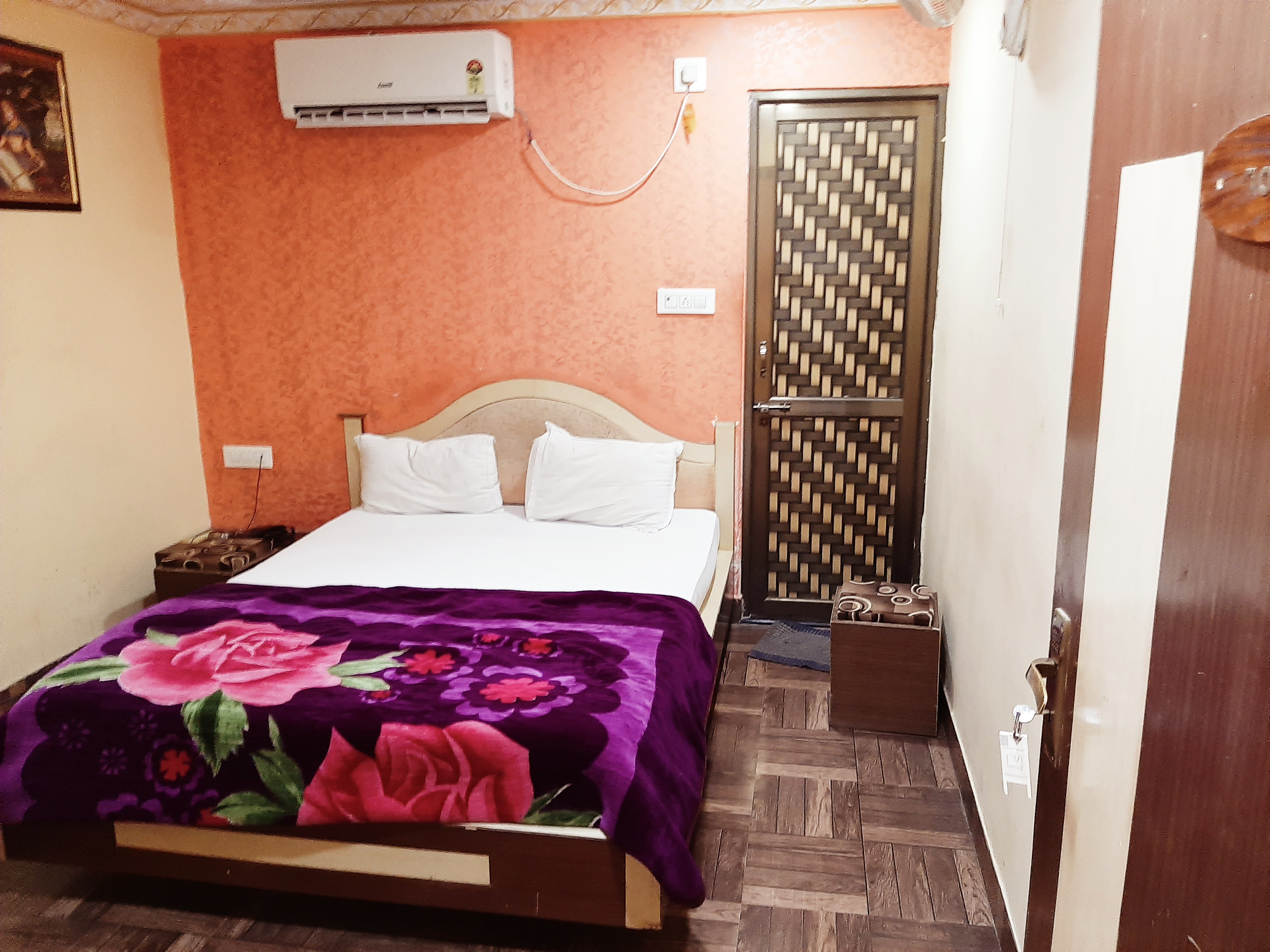 SHRI GANESH HOTEL AND RESTAURANT - Tap to explore photos