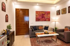Niviora Cozy BHK Near Galleria IFFCO Metro DLF 4, Gurgaon