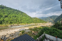 Waterfront Homestay 2BHK Free Bonfire By Homeyhuts, Mandi