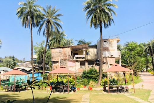 Royal Palms by Royal Garden Retreat