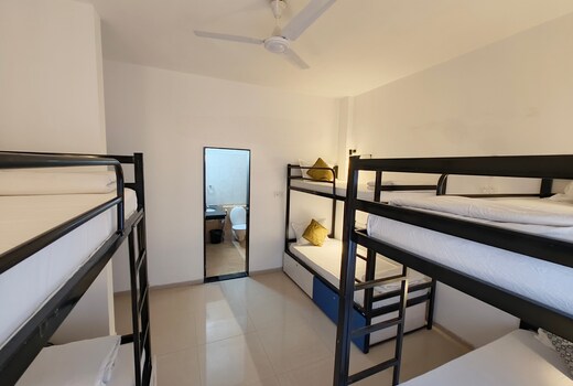 HOSHTEL99 - LUX - Stay, Cowork and Cafe - Luxurious Twin Bungalow