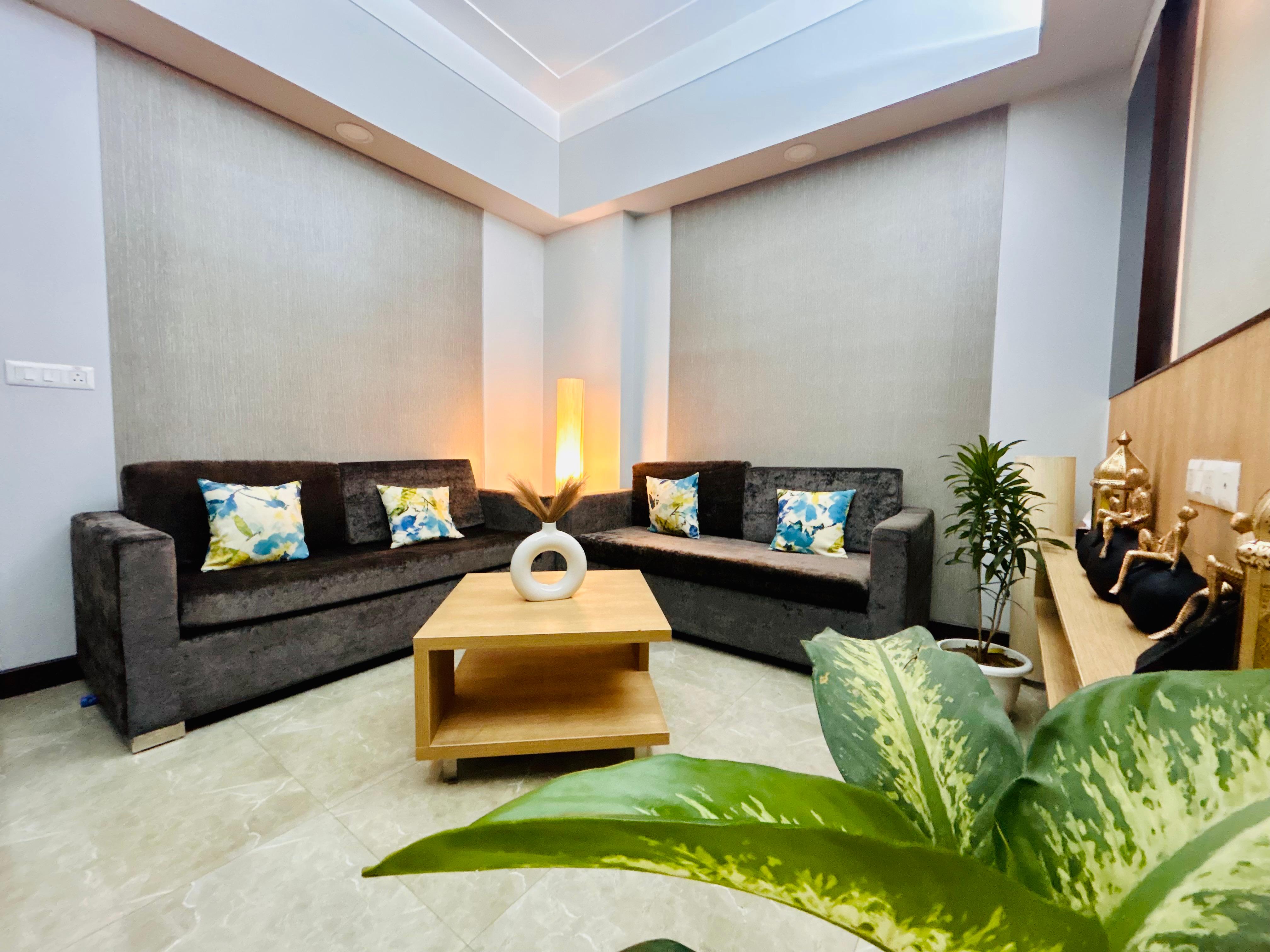 Luxury 1 BHK w Pvt Balcony & Kitchen - Tap to explore photos