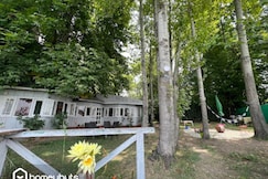 Premium Lake View |Entire Cabin| Shikara Drop |3BR| By Homeyhuts, Srinagar