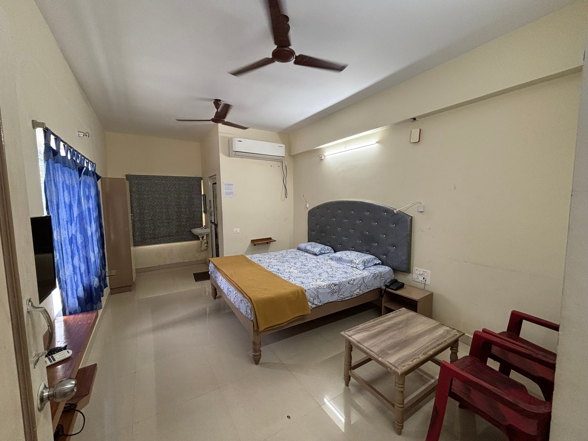 Srinivasa Hotel - Tap to explore photos