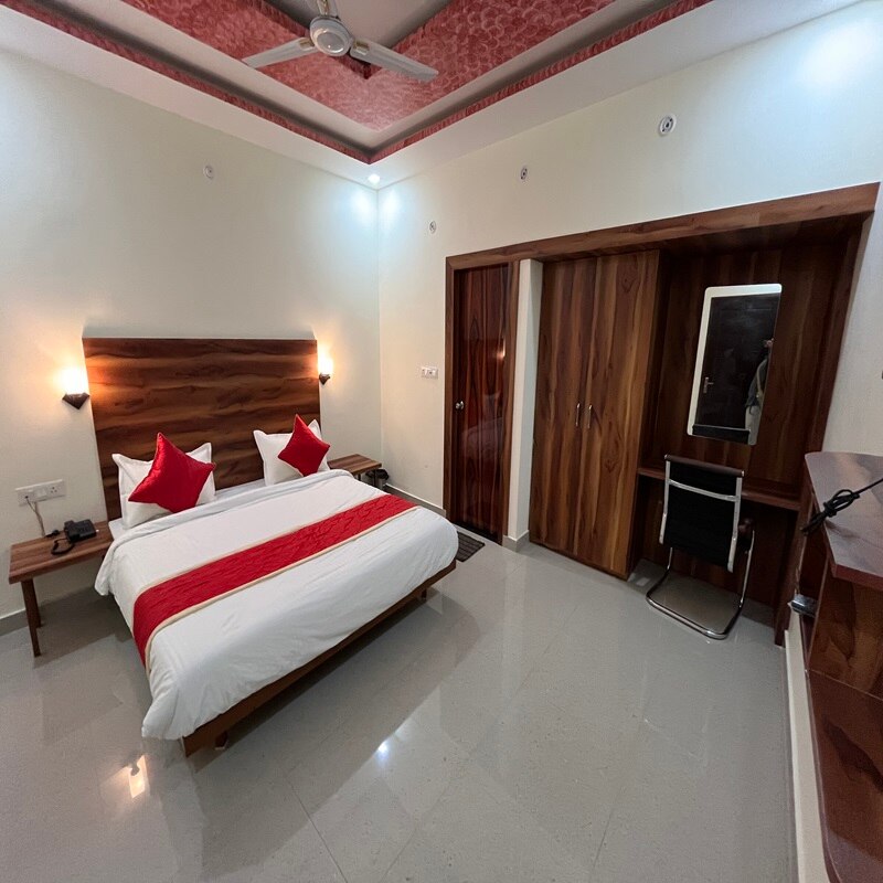 Shimla Grand Guest House - Tap to explore photos