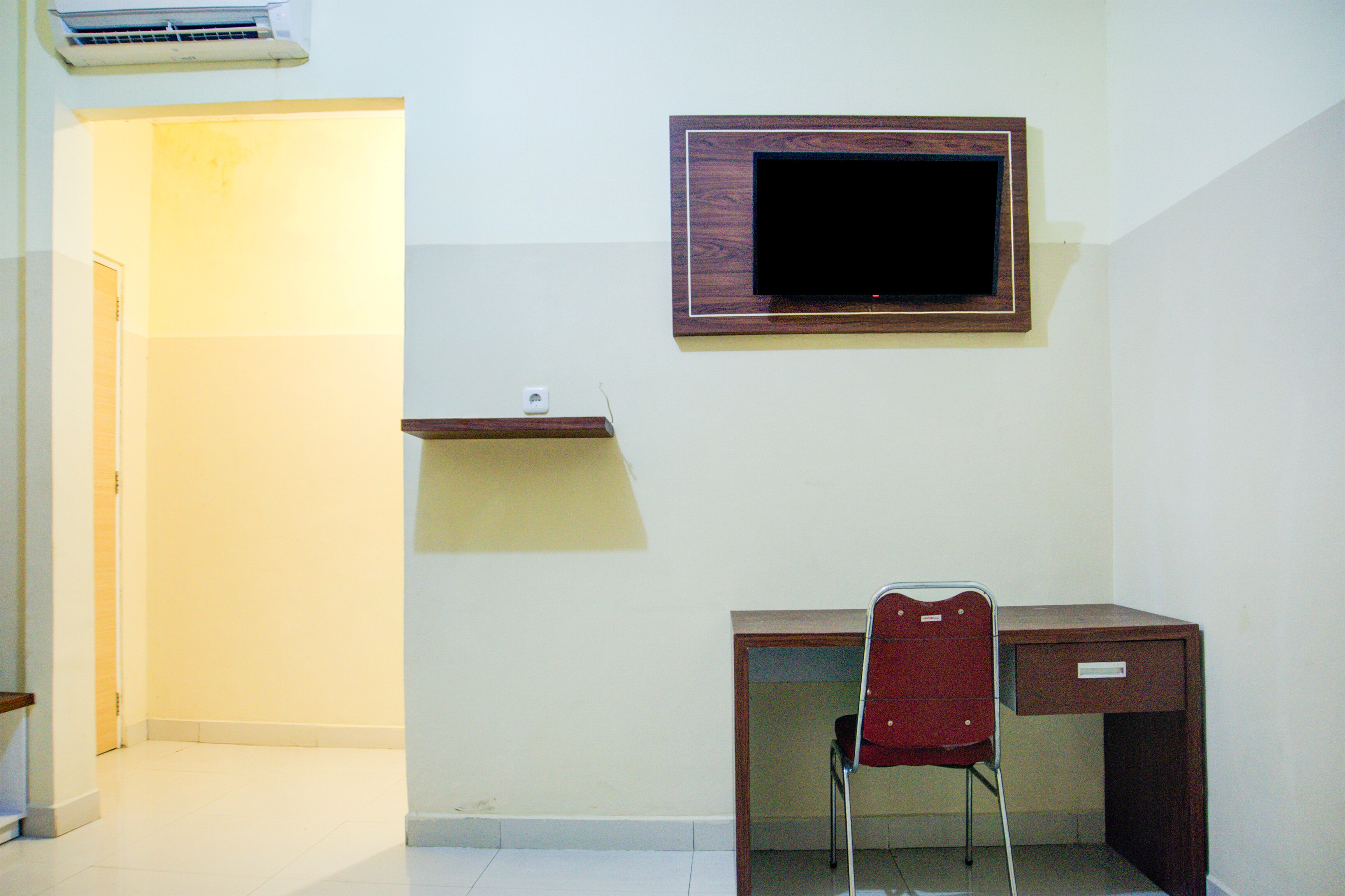 Hotel O Angkatan 45 Near Istana Gubernur Formerly Maleo Hotel - Tap to explore photos