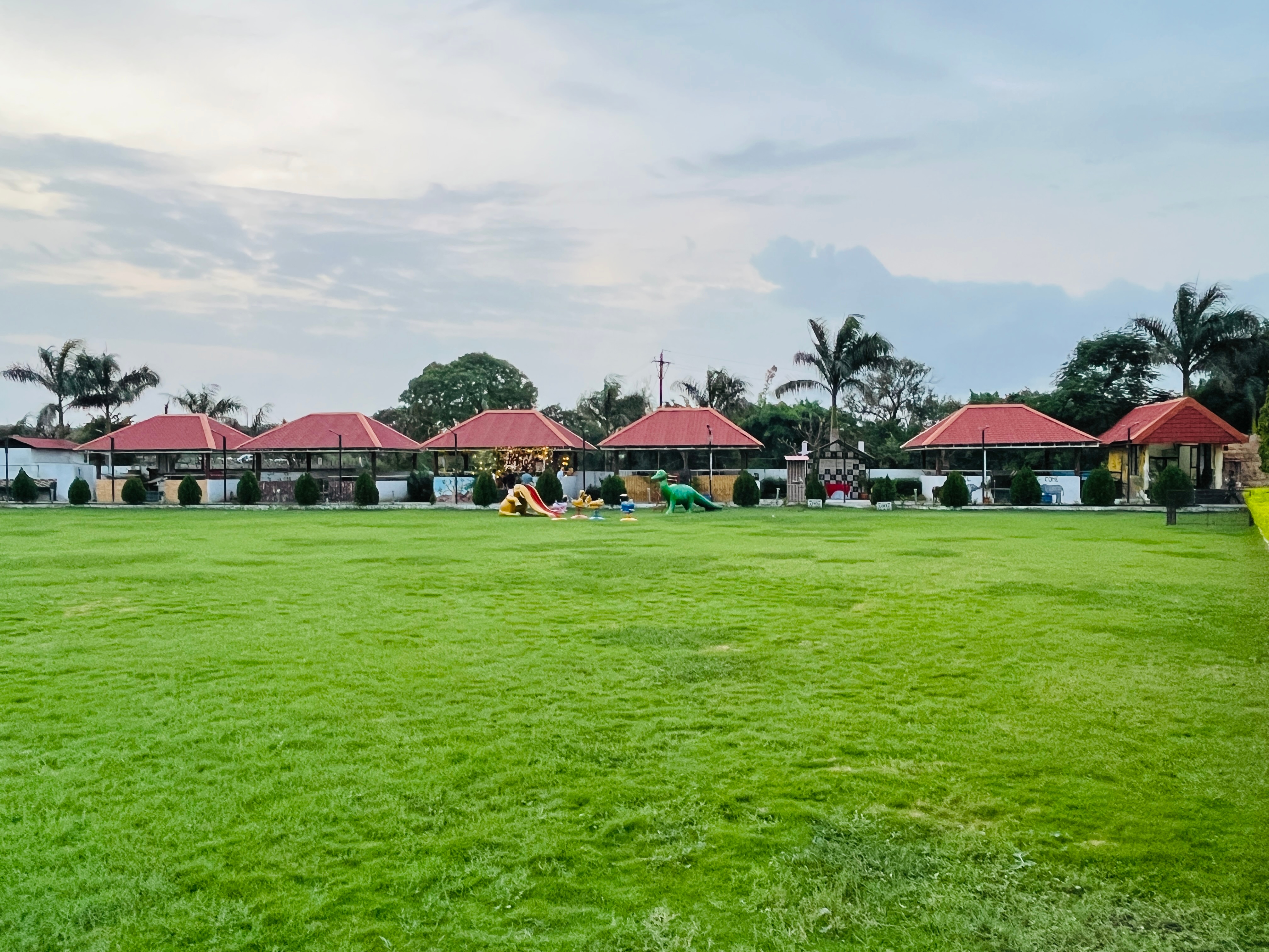 Hotel Paradise khandwa - Tap to explore photos