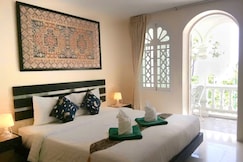 Island Patong Beachfront Hotel, فوكيت