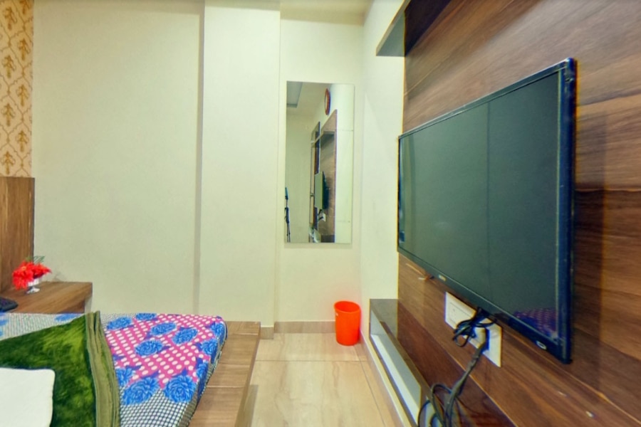Hotel Dhanraj Deluxe Kolhapur Maharashtra 2