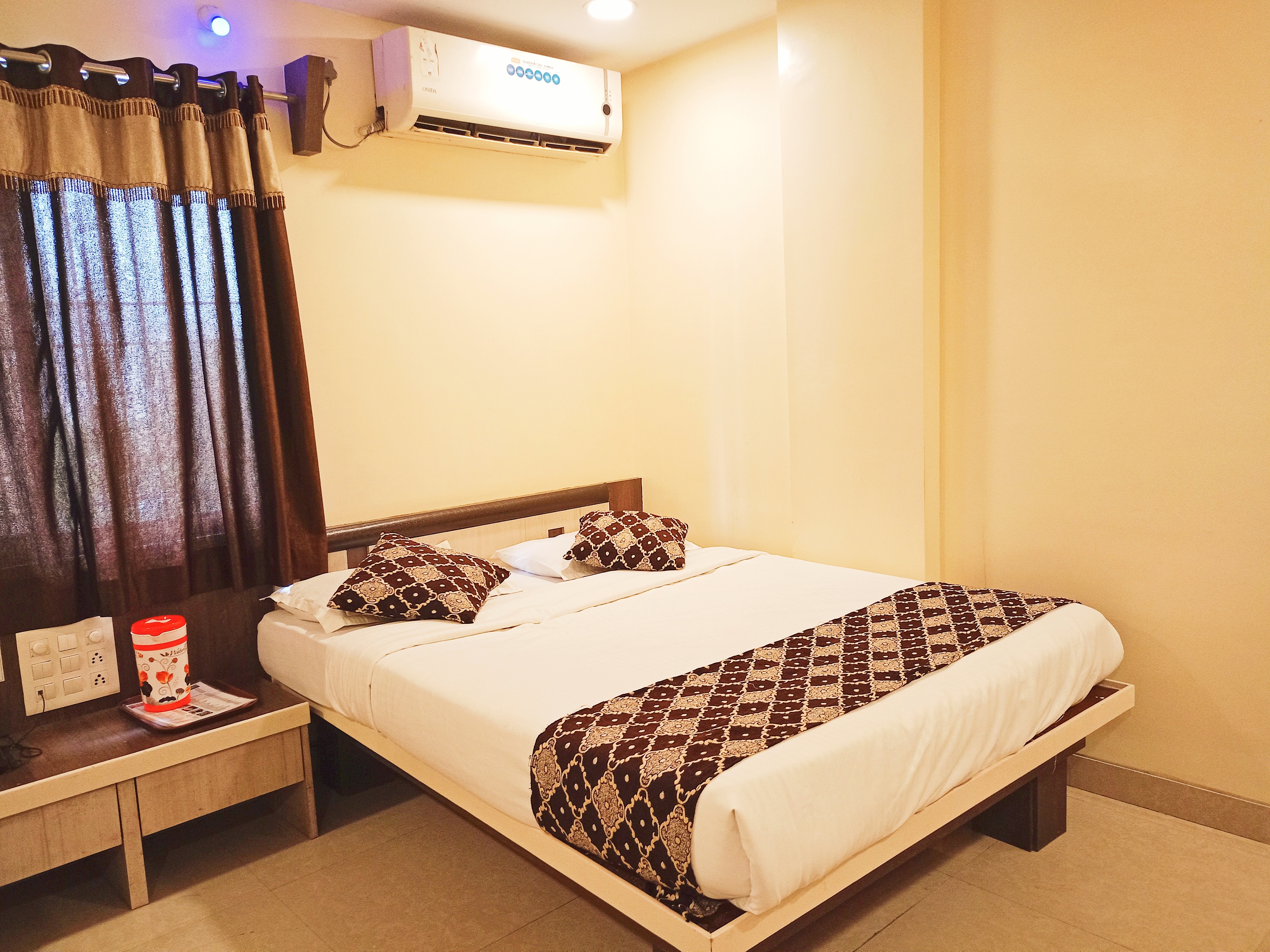 Executive Double Bed Non AC 1