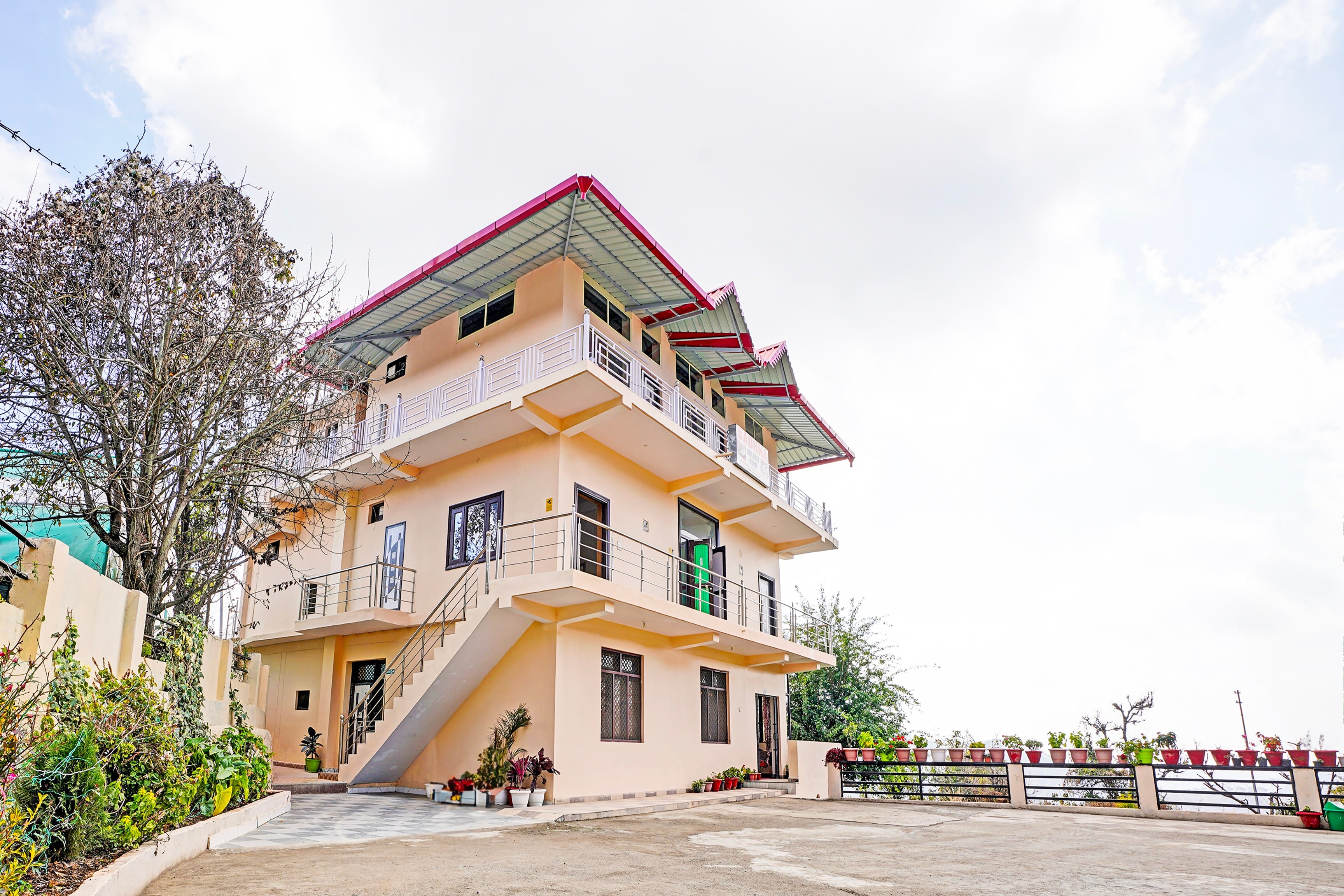 Hotel O Sadhna Holiday Home - Tap to explore photos