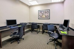 La Quinta Inn & Suites by Wyndham San Antonio Airport, Bexar
