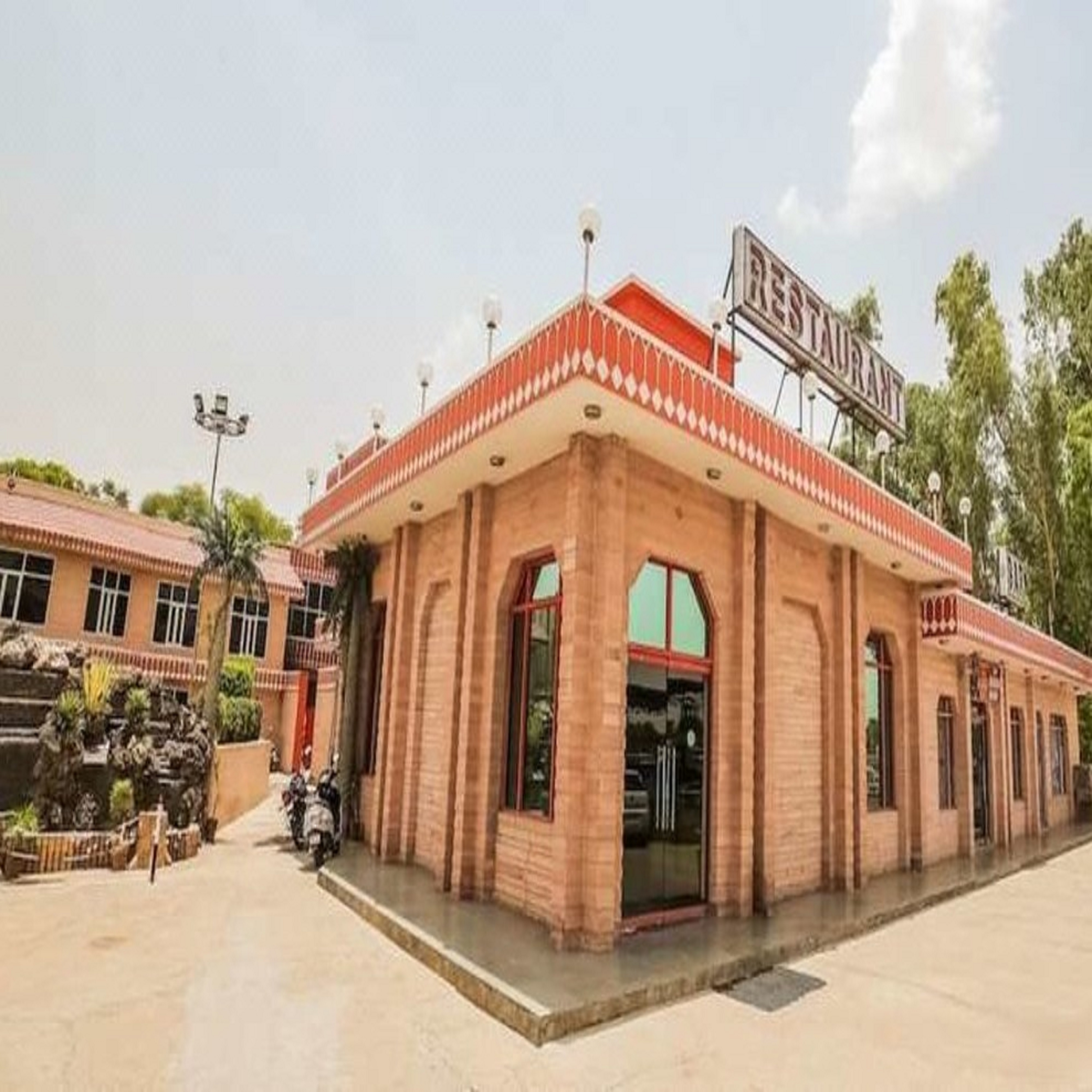 Rajdhani Tourist Motel - Tap to explore photos