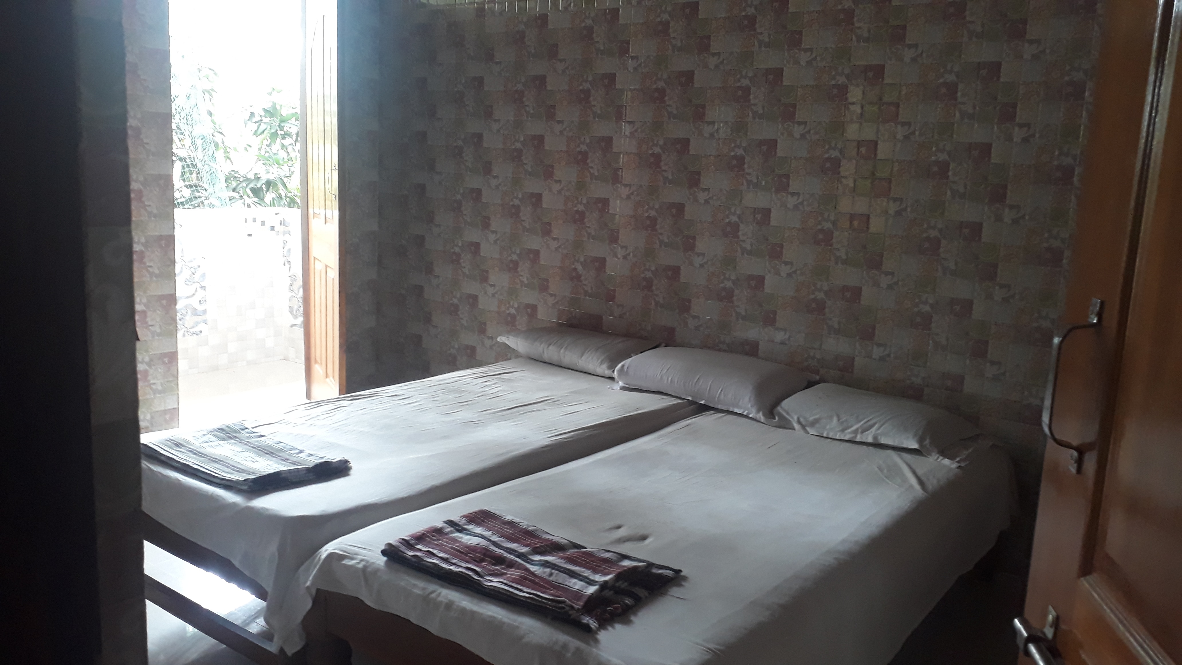Kamat Homestay  - Tap to explore photos
