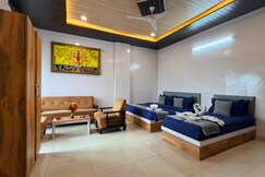 MEWAD HEIGHTS LUXURY HOTEL, Udaipur
