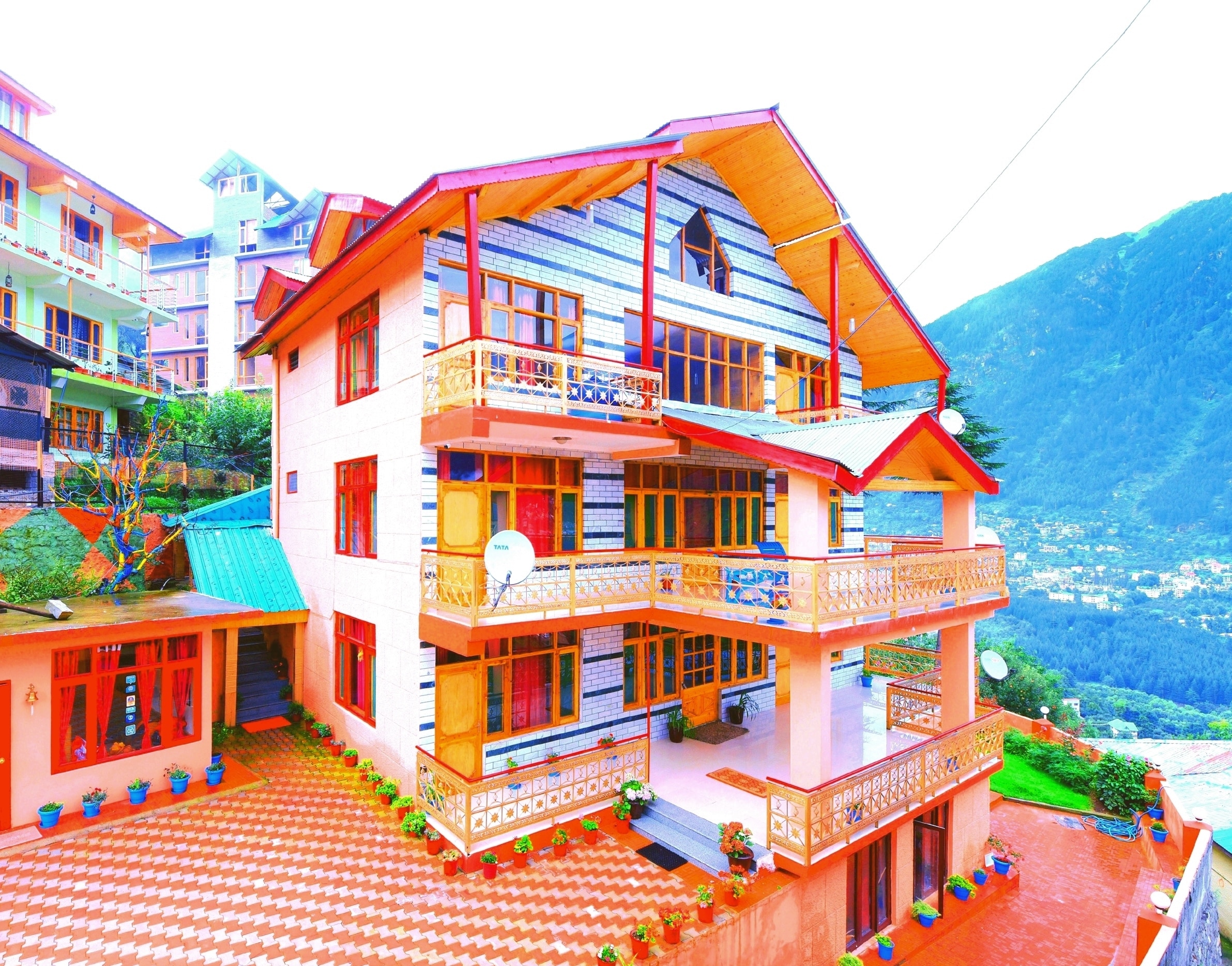 TRPOTELS Pause At Manali - Tap to explore photos