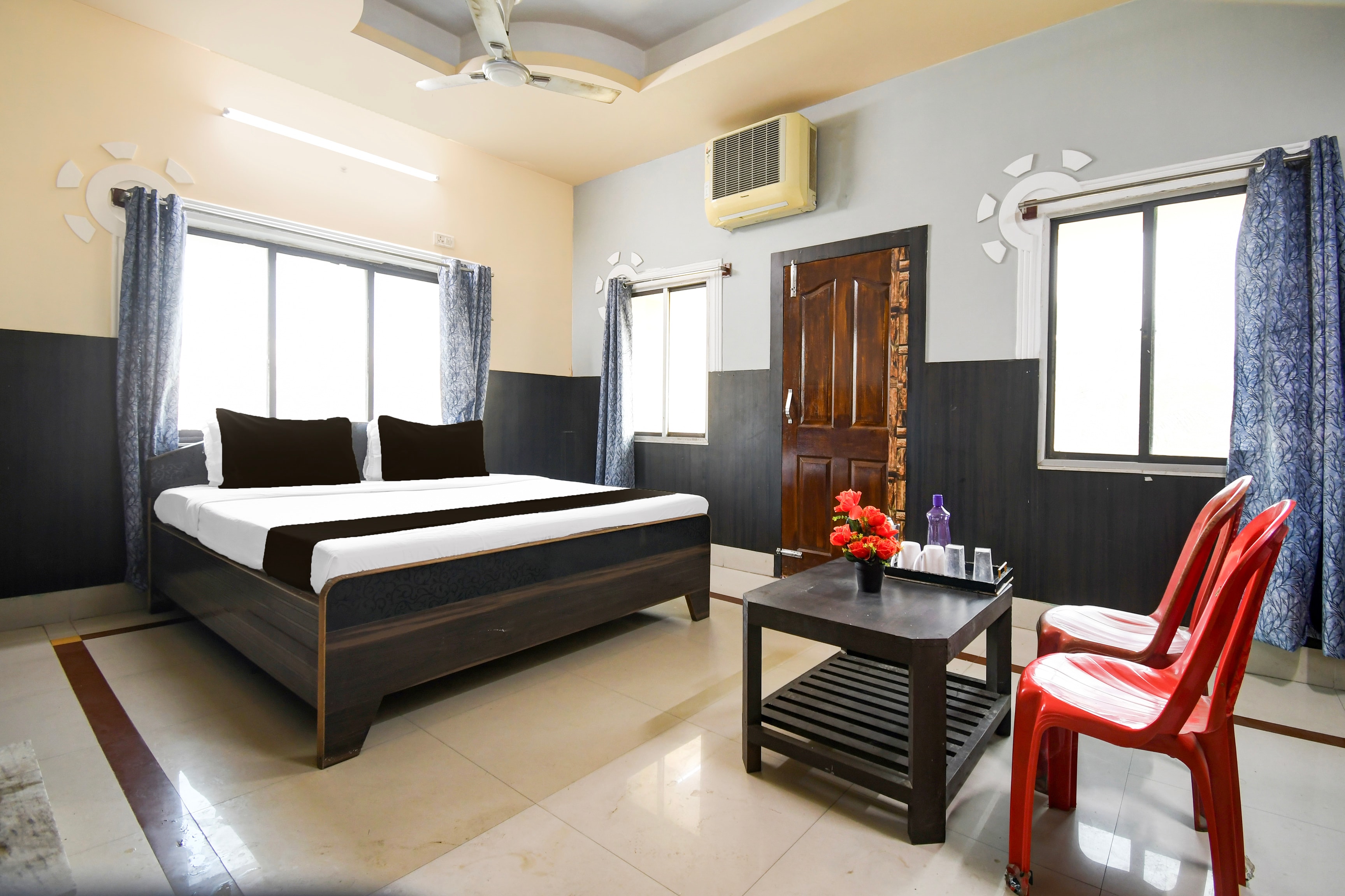 Hotel O Jannat - Tap to explore photos