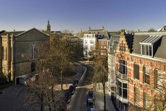 M, Leiden