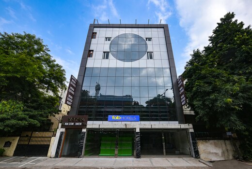 FabHotel Mona Continental - Nr. Laxmi Nagar IT Hub