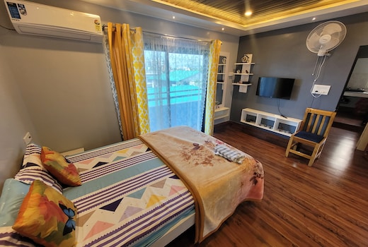 Pinks Homestay With Private Kitchen | 2.5Km From Health City
