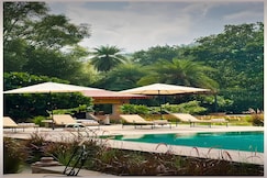 Aloof Jungle Lodge, Desuri