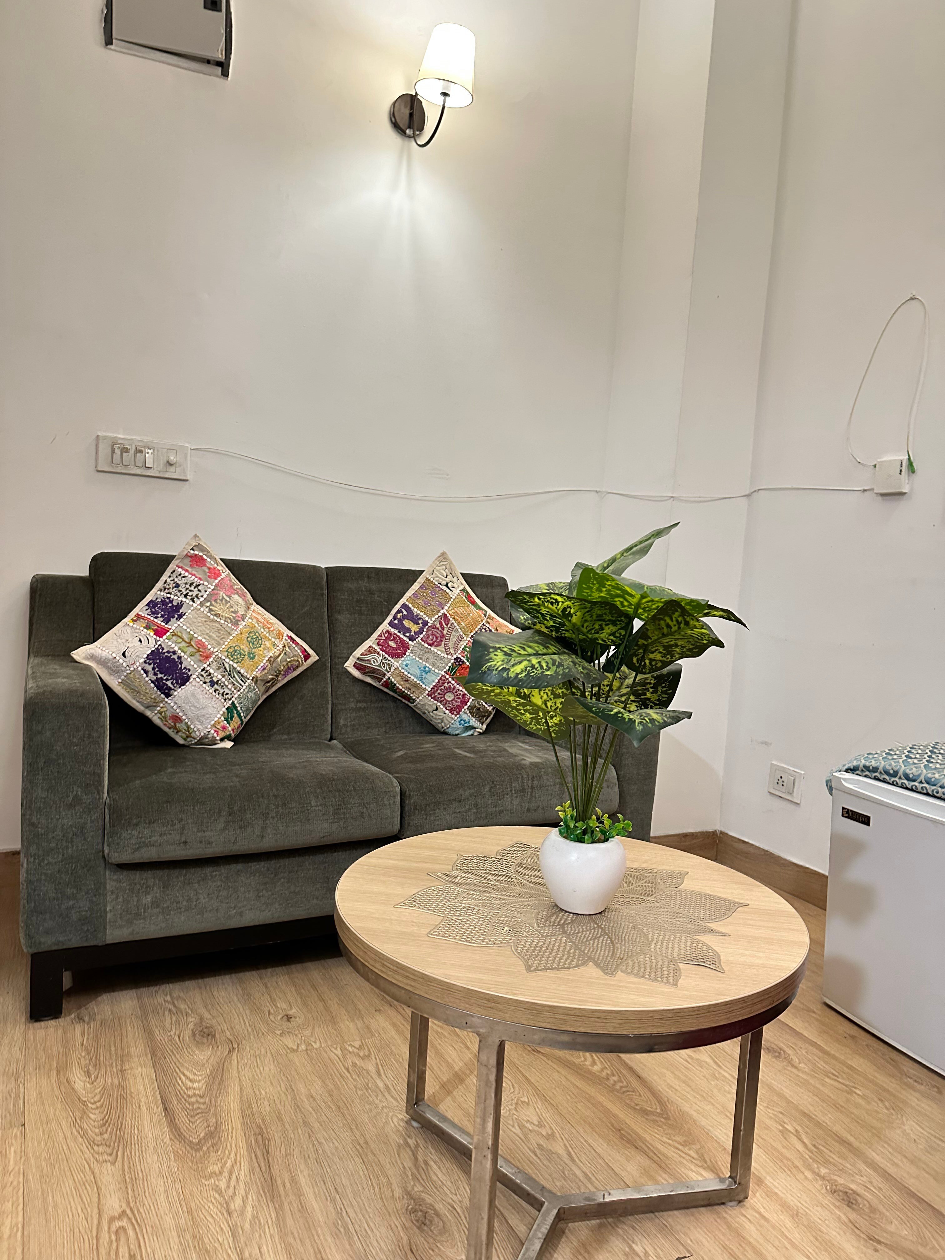 Noida Mid-Highway Studio Apartment with Wi-fi & Tv - Tap to explore photos
