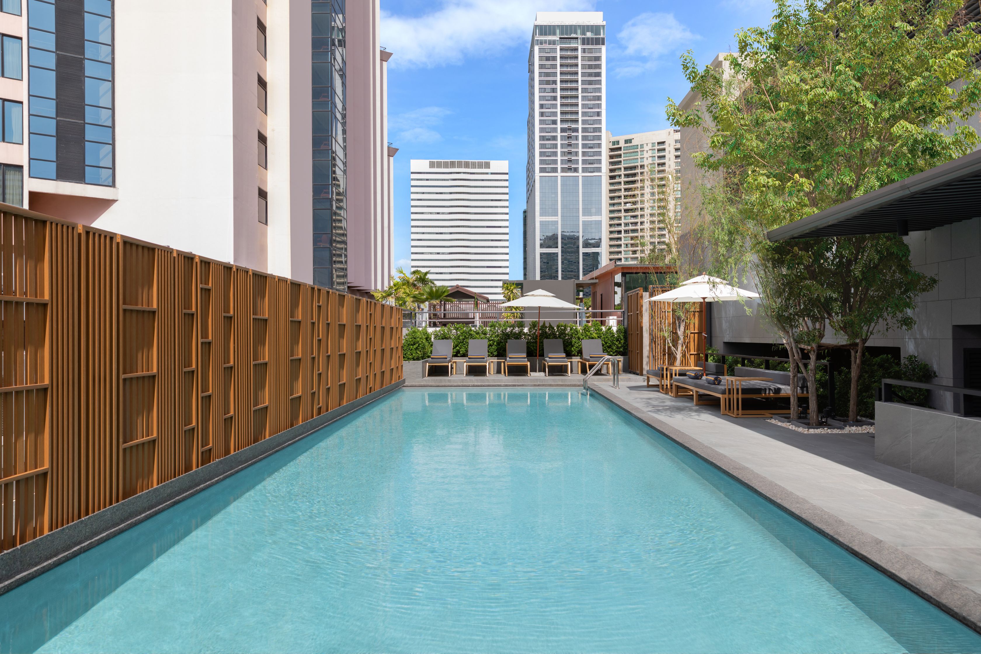 Courtyard by Marriott Bangkok Sukhumvit 20 - Tap to explore photos