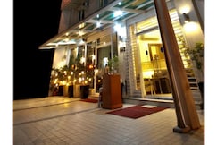 Townhouse OAK Metro Manila Near Osmena Highway PNR Pasay formerly Avitel Hotel, Metro Manila