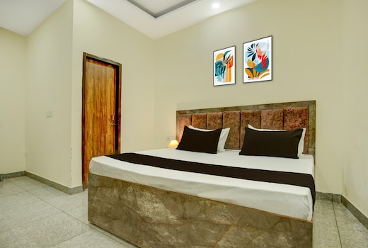 Hotel O S Town Guest House