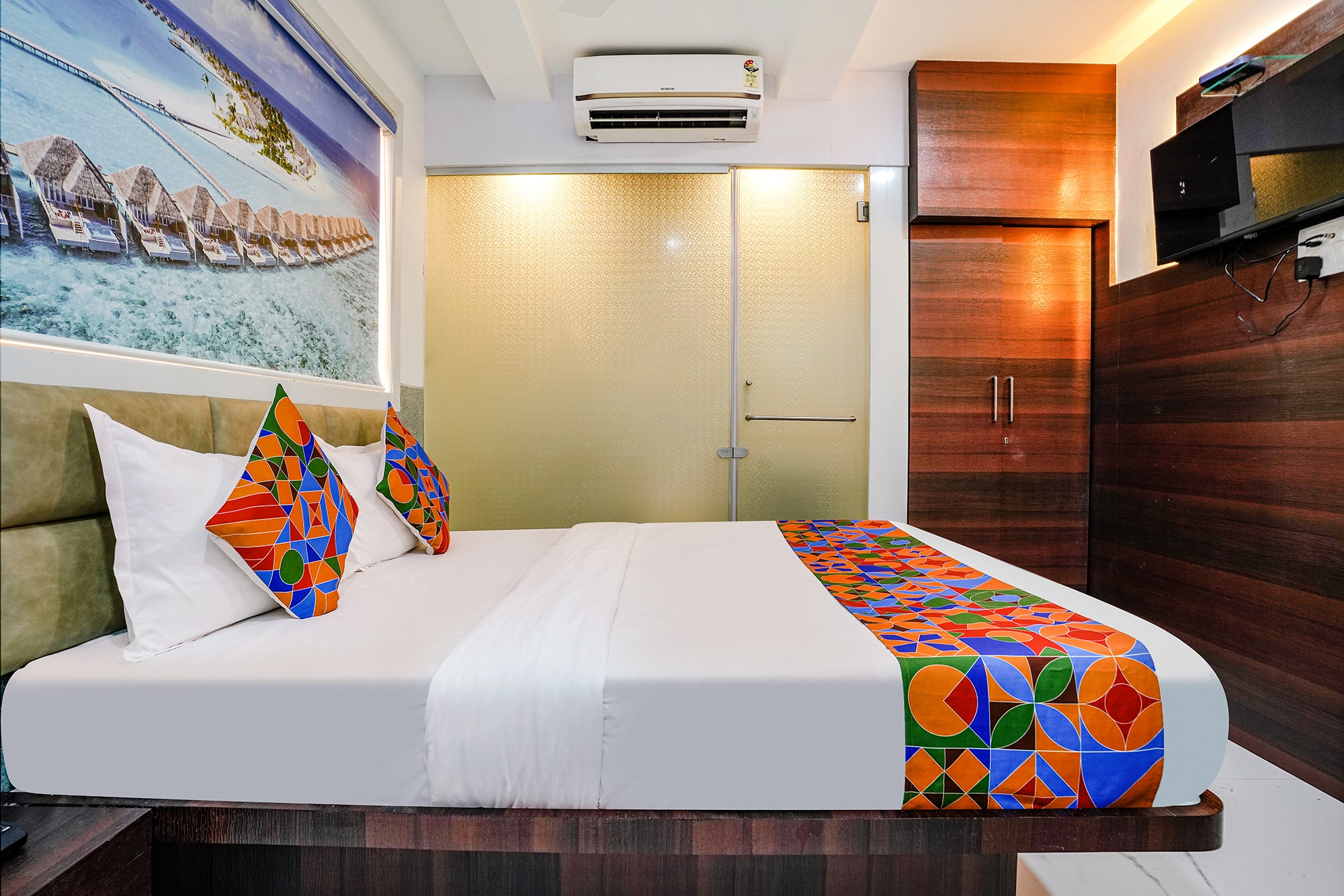 FabExpress Ashoka Inn - Nr. Mumbai International Airport - Tap to explore photos