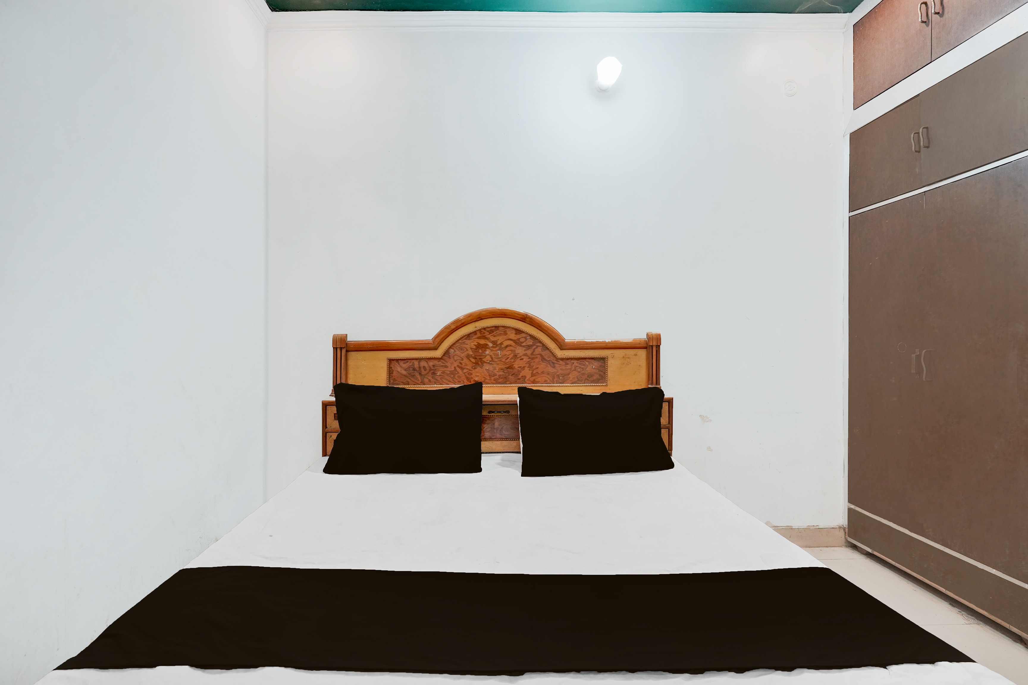 SPOT ON Hotel Corbet - Tap to explore photos