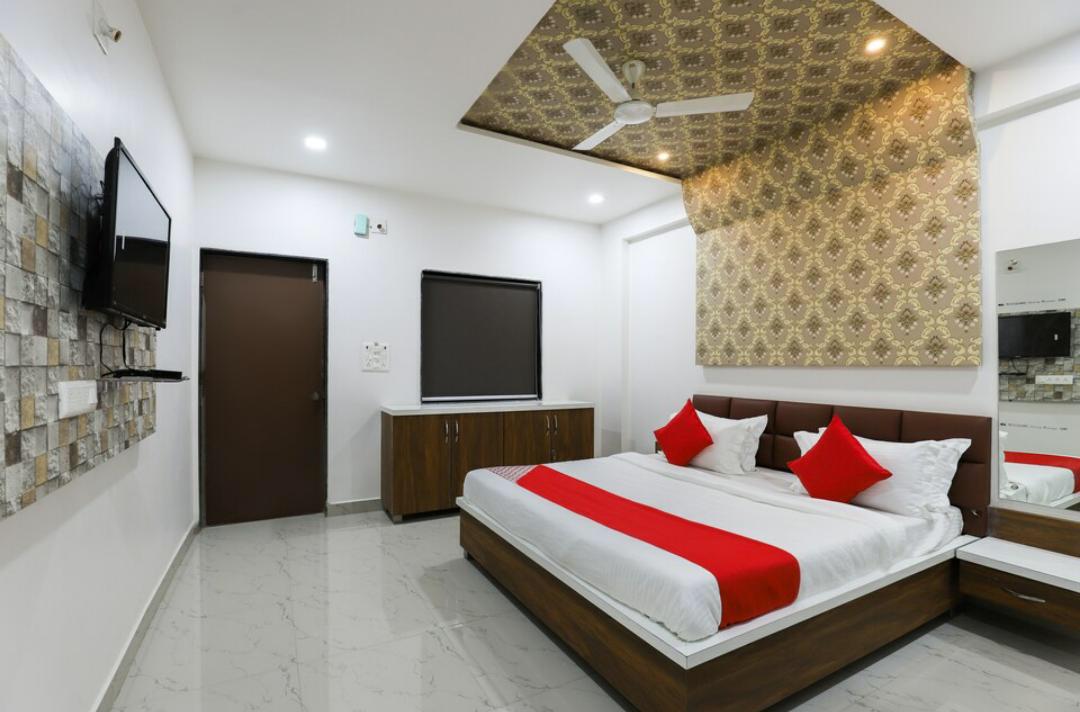 Hotel Hill Villa Daman - Tap to explore photos
