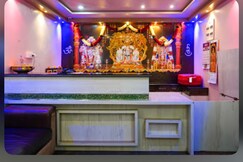 RR GRAND A/C LODGE, Dhone