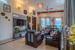Hill-Nestled Entire Luxury Villa & Private Theatre, Dehradun